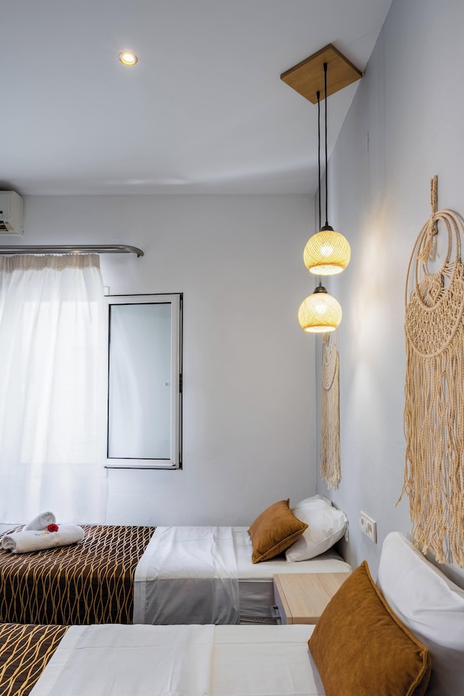 Kastro Beach Apartments — Hotel rooms in Malia