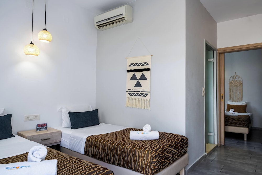 Kastro Beach Apartments — Hotel rooms in Malia