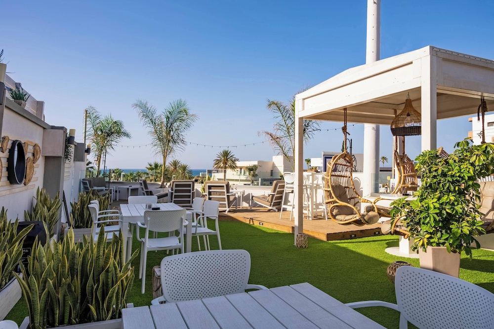 Kastro Beach Apartments — Restaurant & bars in Malia