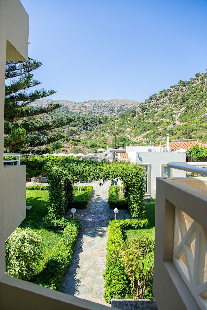 Villa Mare Monte — Hotel building in Malia