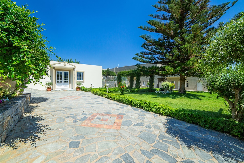 Villa Mare Monte — Hotel building in Malia