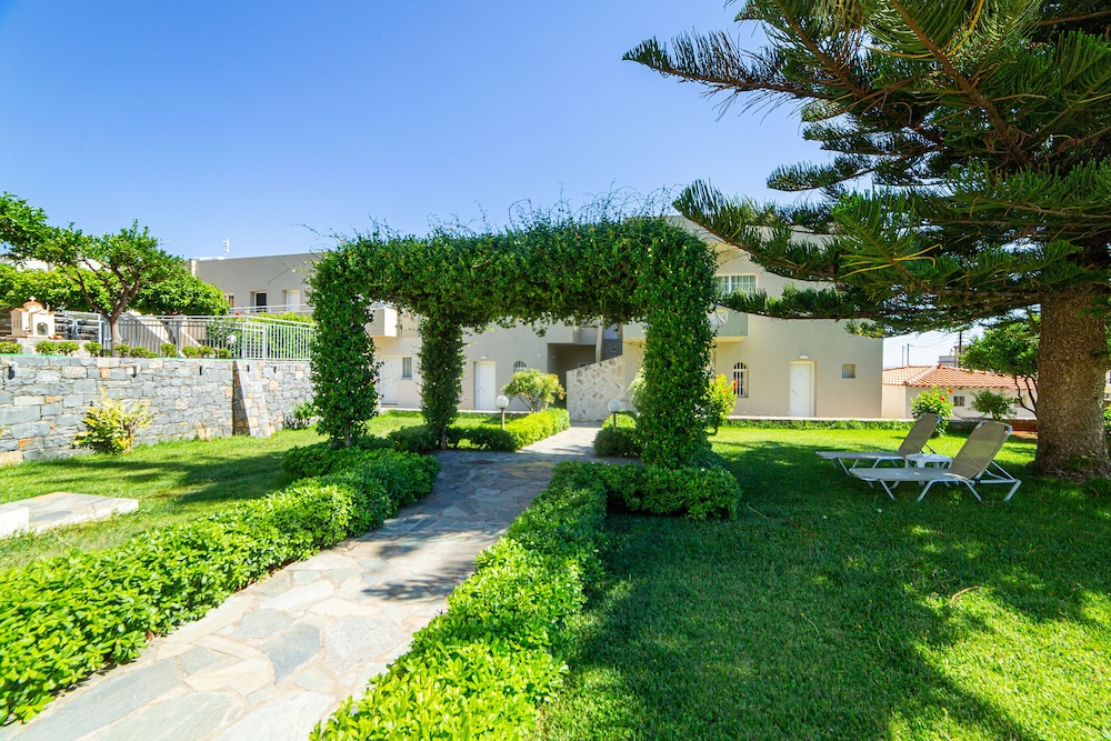 Villa Mare Monte — Hotel building in Malia