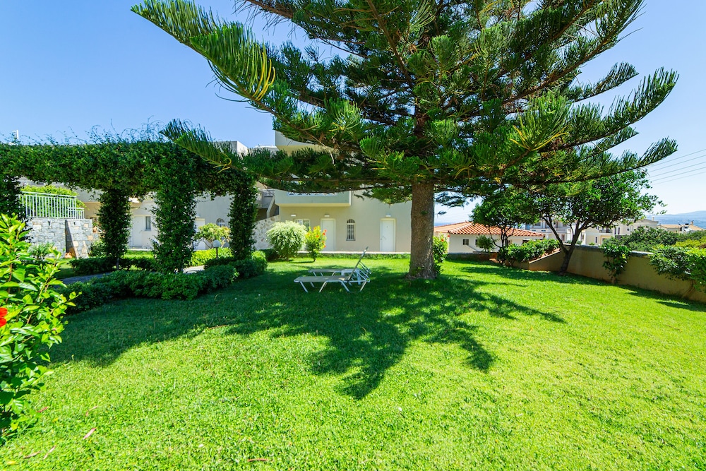 Villa Mare Monte — Hotel building in Malia