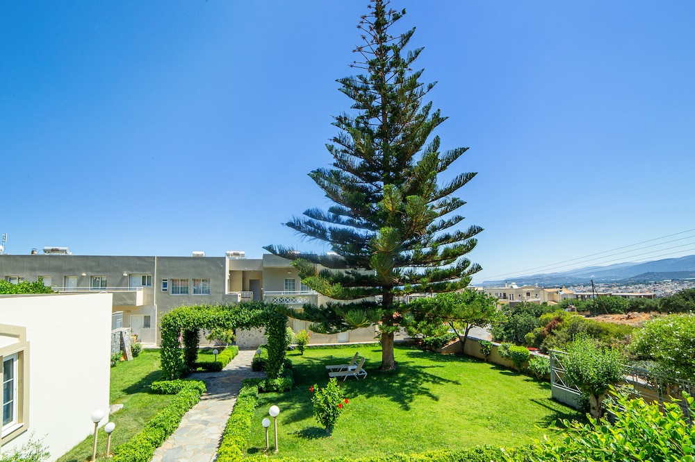 Villa Mare Monte — Hotel building in Malia