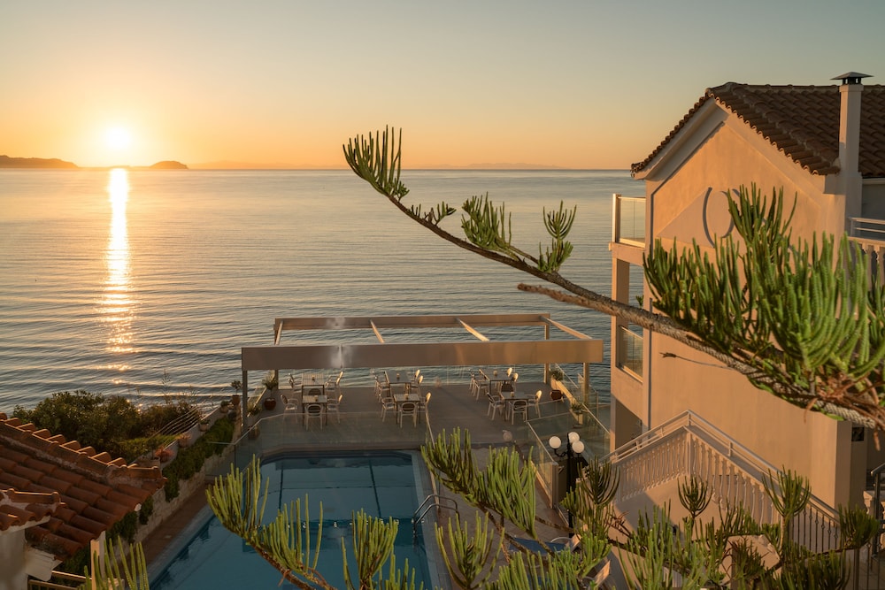 Denise Beach Hotel — Swimming pool in Laganas, Ionian Islands