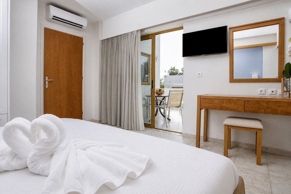 Mary Hotel & Mary Royal Suites — Hotel rooms in Rethymnon