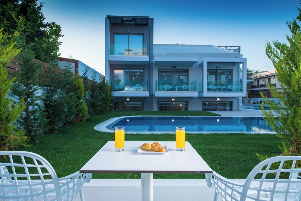 Mary Hotel & Mary Royal Suites — Swimming pool in Rethymnon