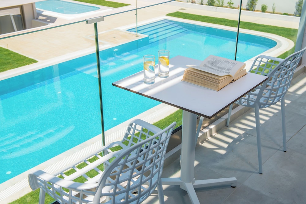 Mary Hotel & Mary Royal Suites — Swimming pool in Rethymnon