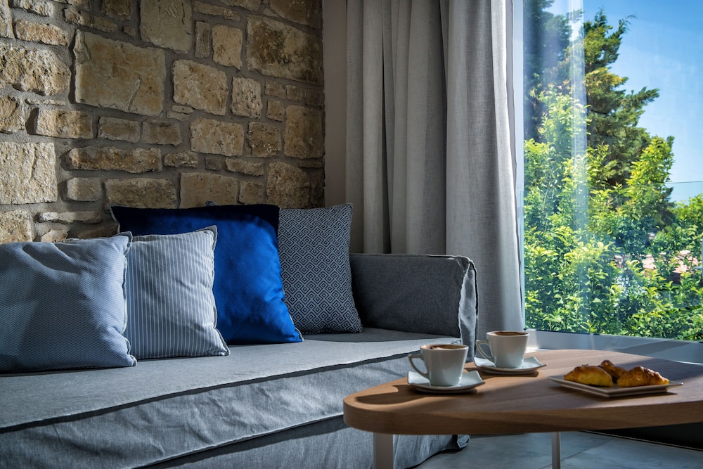 Mary Hotel & Mary Royal Suites — Hotel rooms in Rethymnon