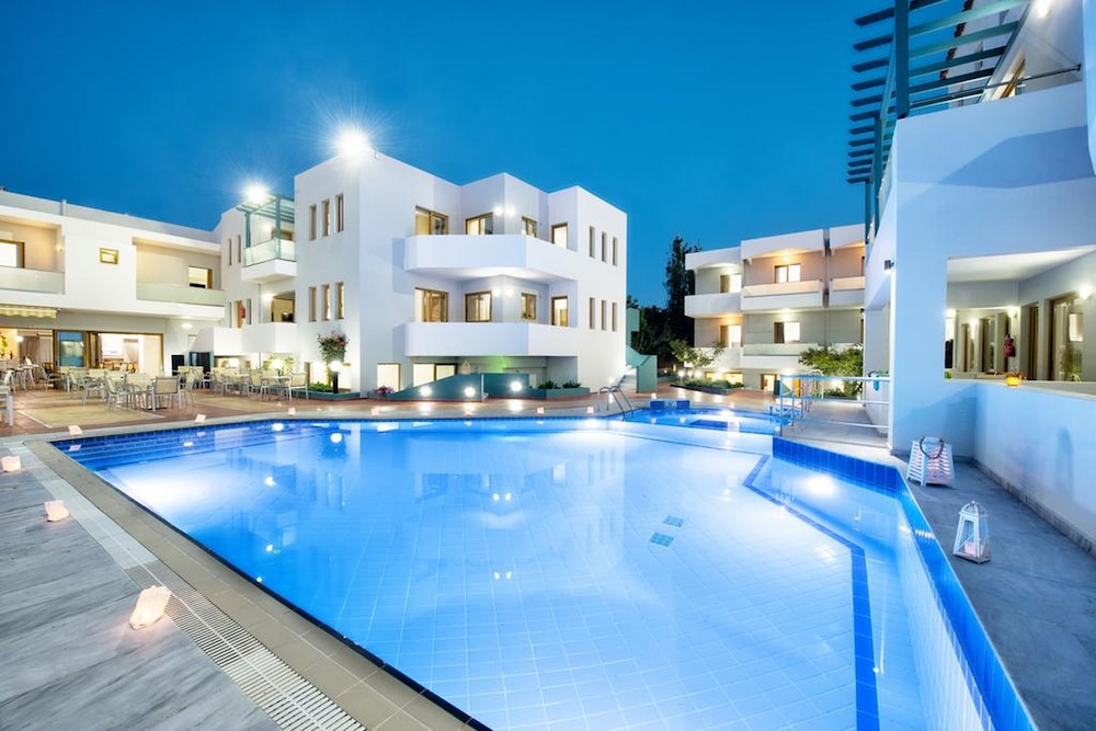 Mary Hotel & Mary Royal Suites — Swimming pool in Rethymnon