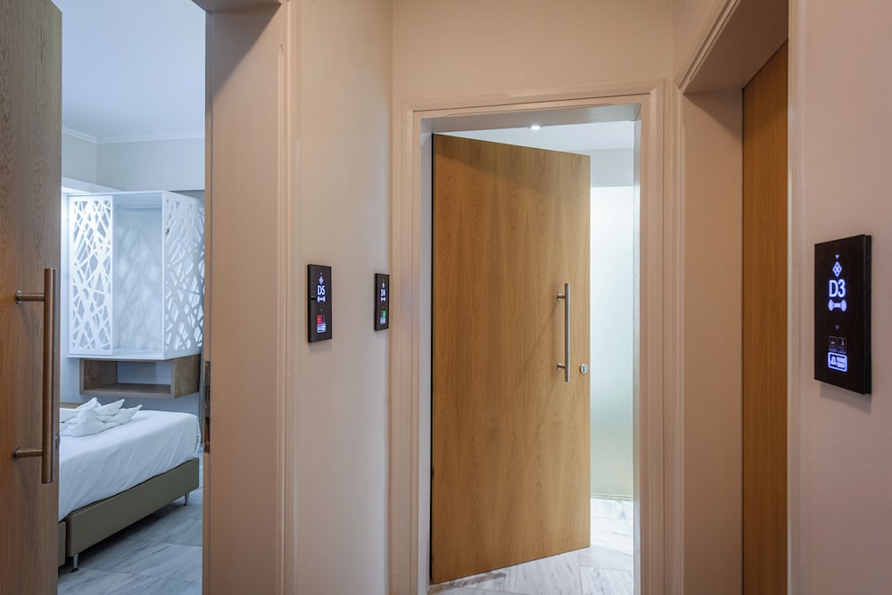 Mary Hotel & Mary Royal Suites — Hotel rooms in Rethymnon