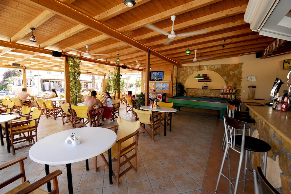 Vanessa Hotel — Restaurant & bars in Kalamaki (Zakynthos), Ionian Islands