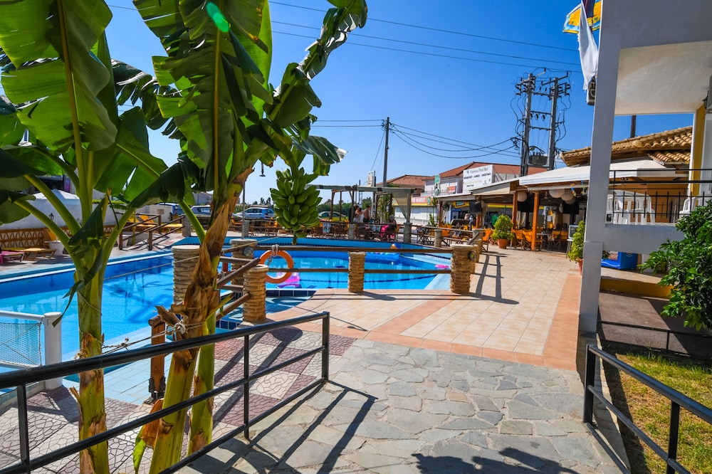 Vanessa Hotel — Swimming pool in Kalamaki (Zakynthos), Ionian Islands