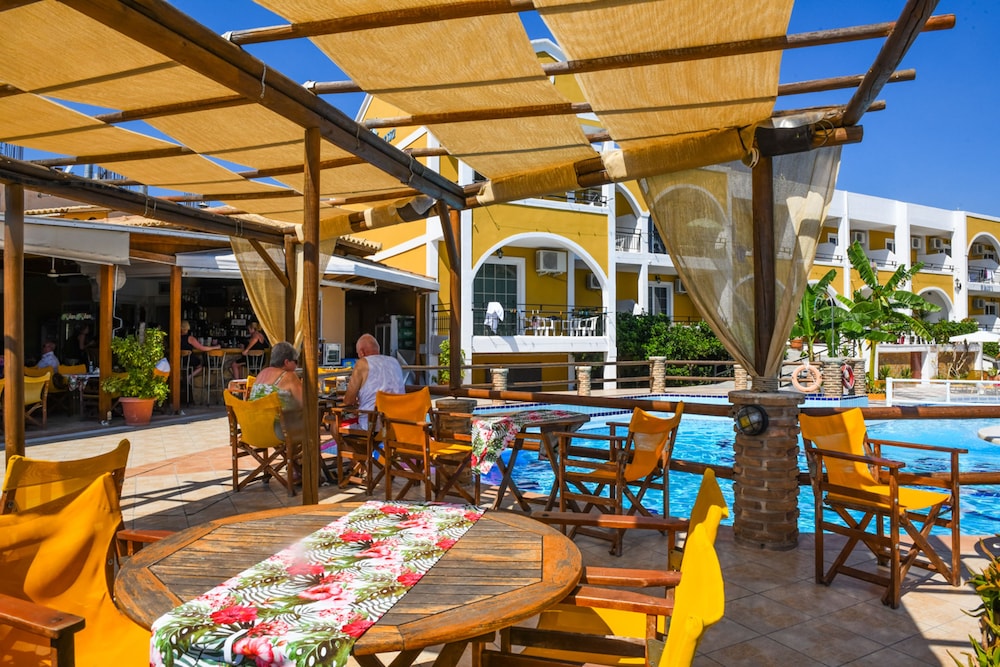 Vanessa Hotel — Restaurant & bars in Kalamaki (Zakynthos), Ionian Islands