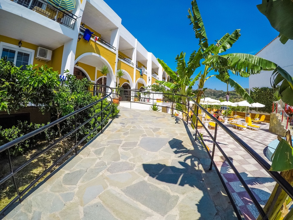 Vanessa Hotel — Hotel building in Kalamaki (Zakynthos), Ionian Islands
