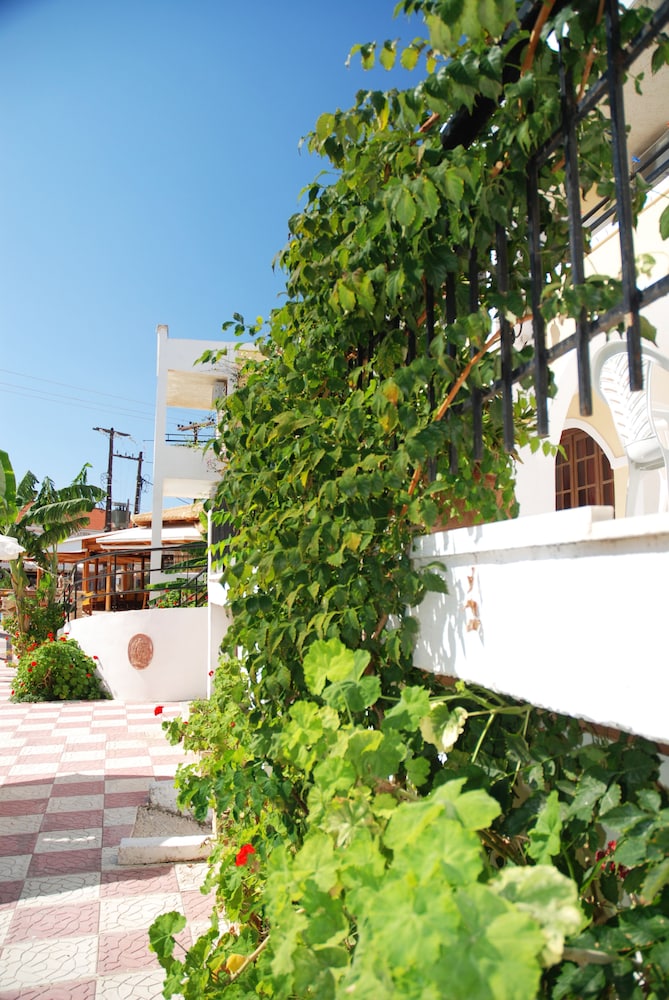 Vanessa Hotel — Hotel building in Kalamaki (Zakynthos), Ionian Islands