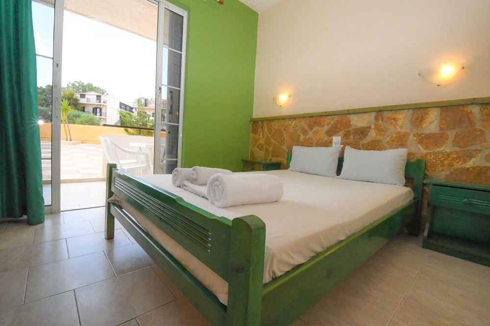 Vanessa Hotel — Hotel rooms in Kalamaki (Zakynthos), Ionian Islands