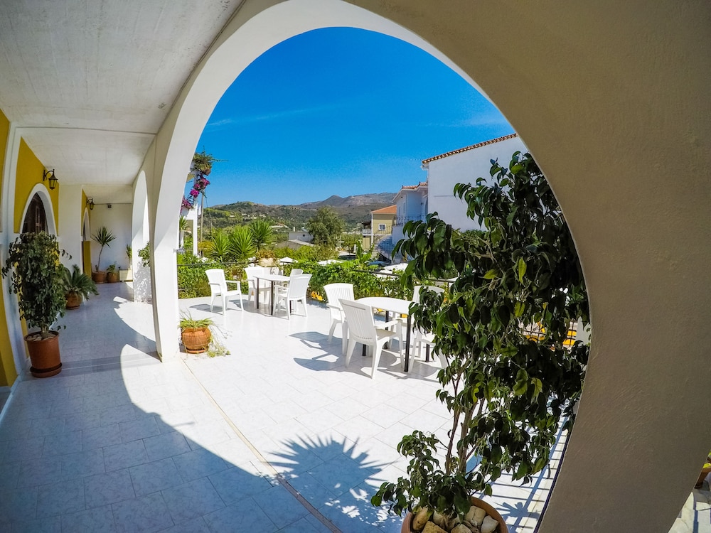 Vanessa Hotel — Hotel building in Kalamaki (Zakynthos), Ionian Islands