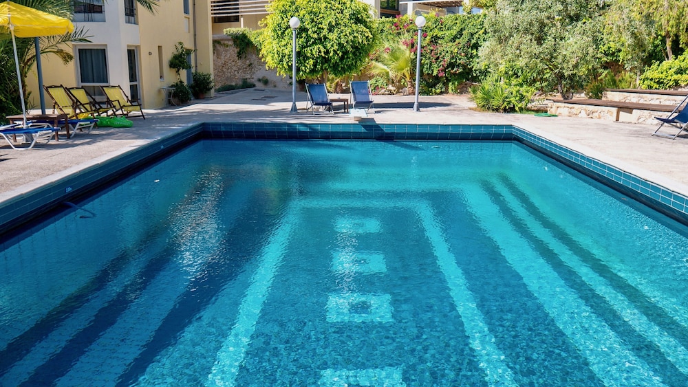 Villa Andromeda — Swimming pool in Chania