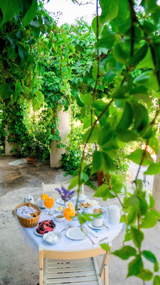 Villa Andromeda — Restaurant & bars in Chania