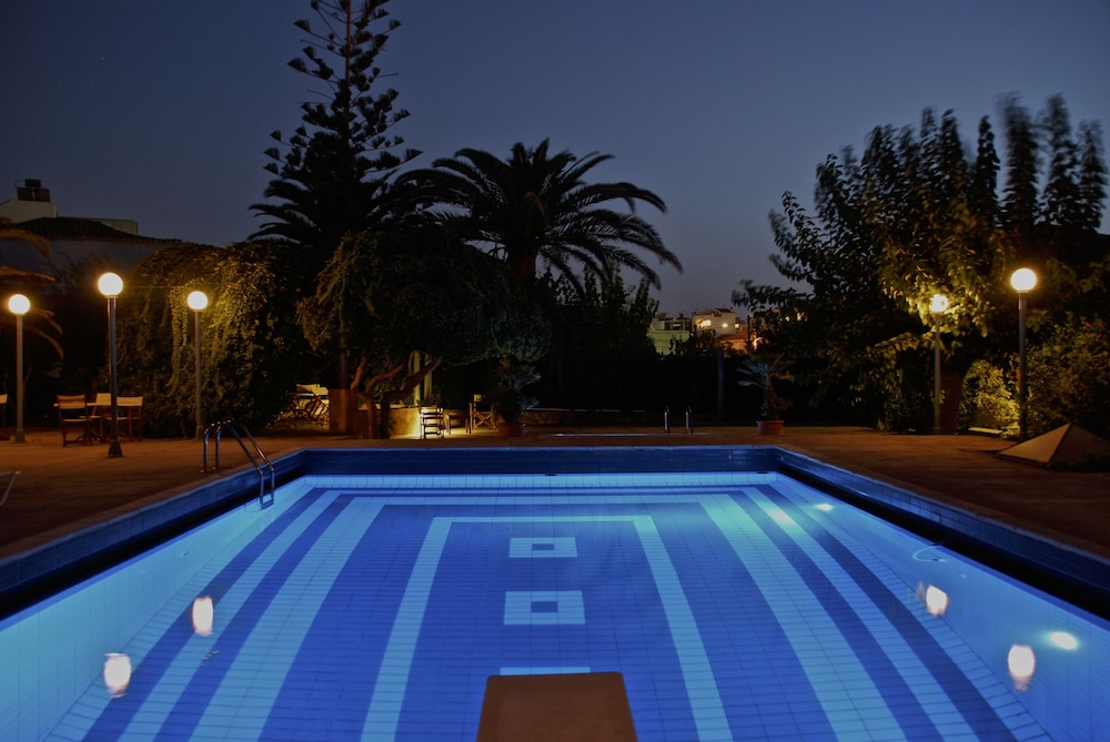 Villa Andromeda — Swimming pool in Chania