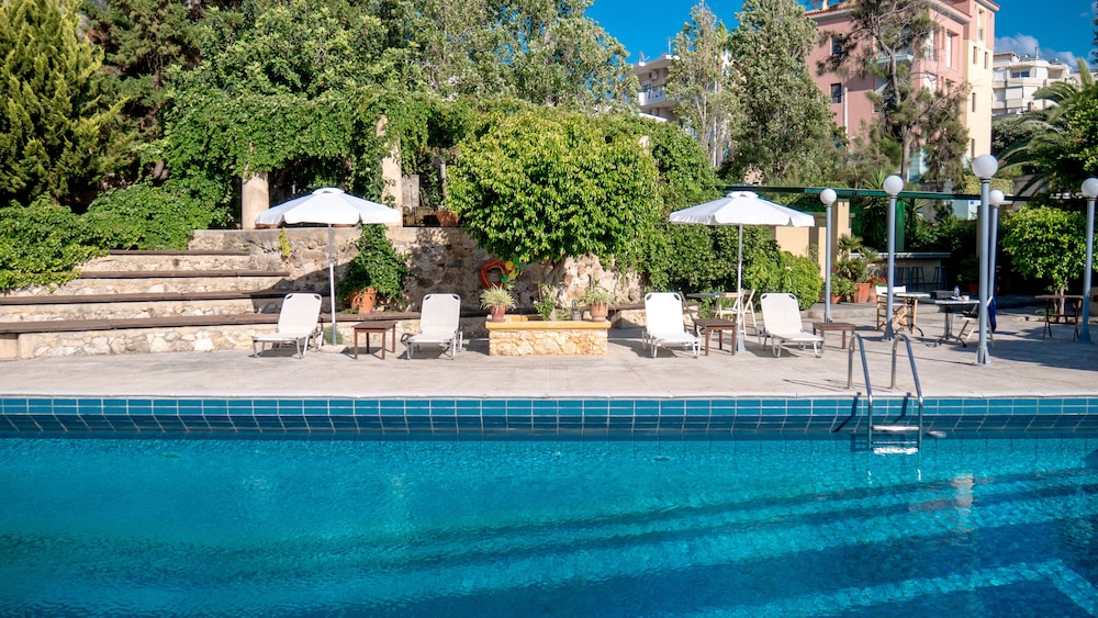 Villa Andromeda — Swimming pool in Chania
