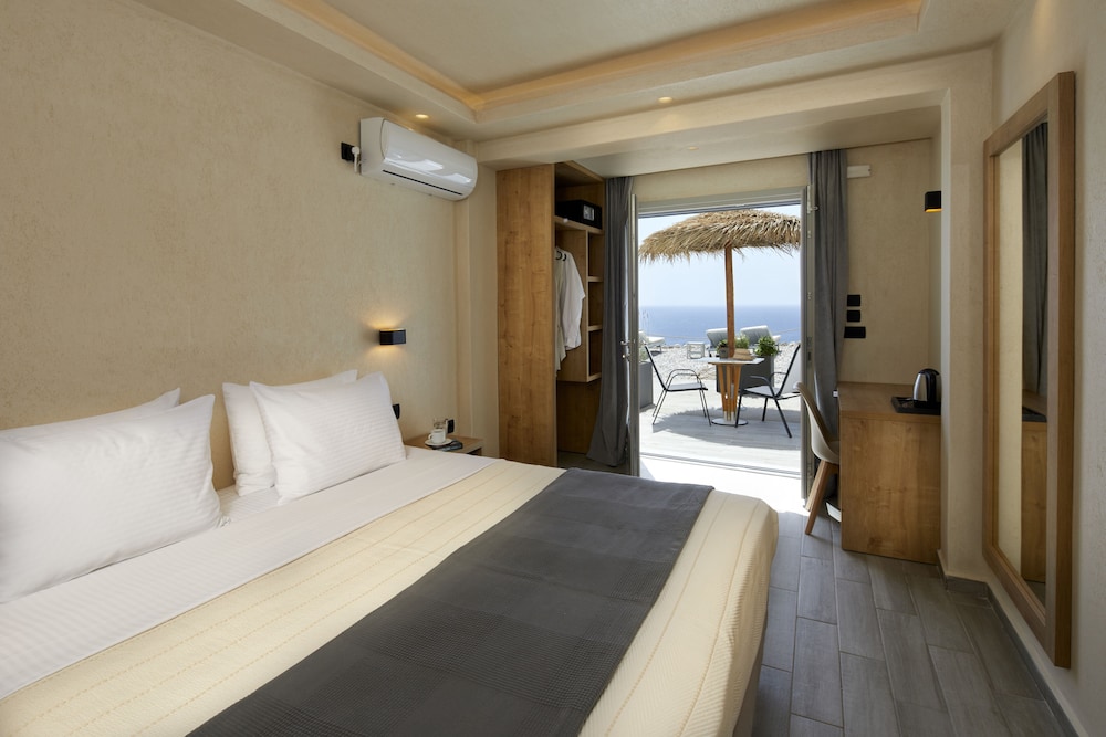 Acropole Sunrise — Hotel rooms in Kamari, South Aegean