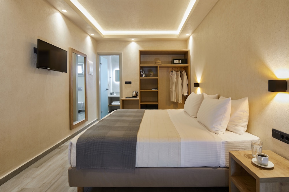 Acropole Sunrise — Hotel rooms in Kamari, South Aegean