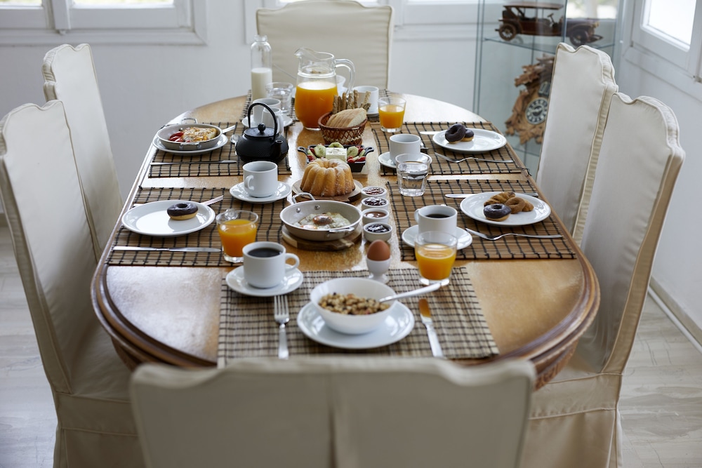Acropole Sunrise — Restaurant & bars in Kamari, South Aegean