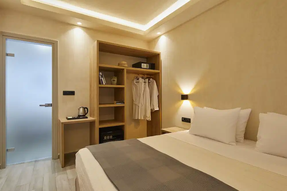 Acropole Sunrise — Hotel rooms in Kamari, South Aegean