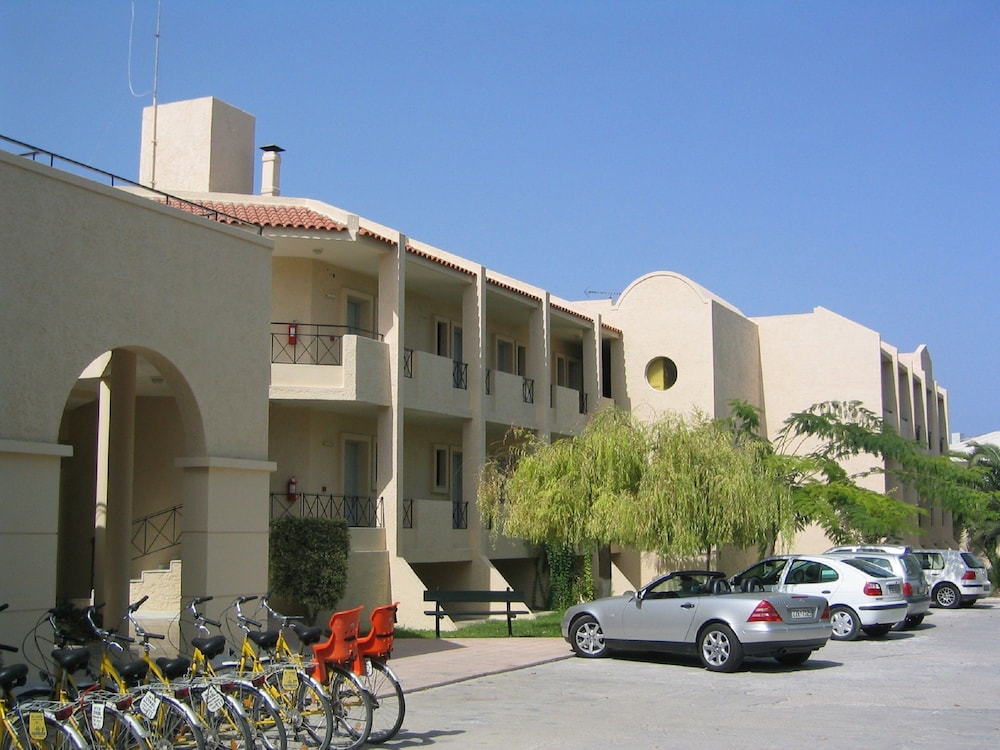 Hotel Summerland — Hotel building in Ialyssos, South Aegean
