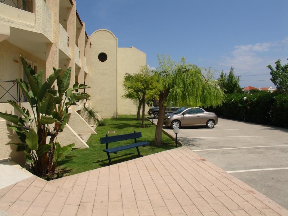 Hotel Summerland — Hotel building in Ialyssos, South Aegean
