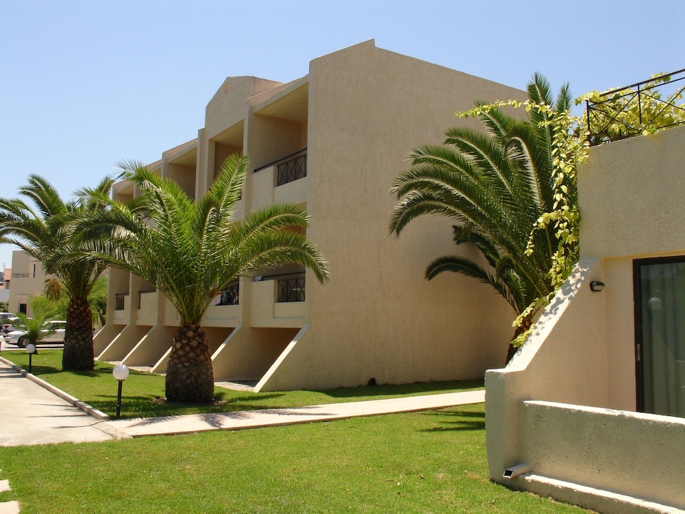 Hotel Summerland — Hotel building in Ialyssos, South Aegean