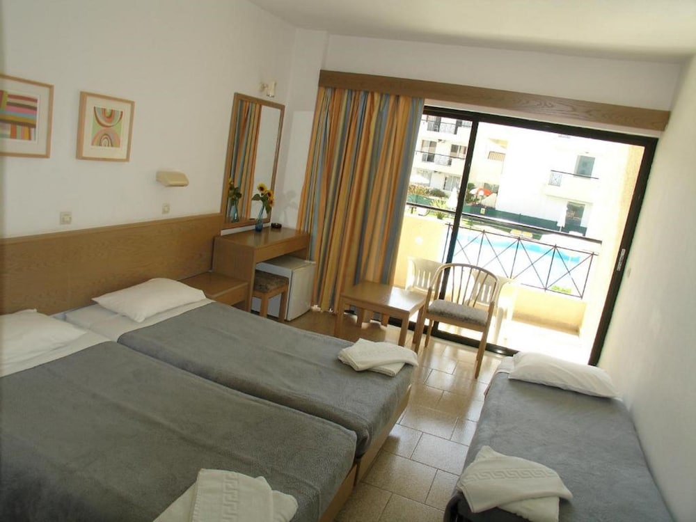 Hotel Summerland — Hotel rooms in Ialyssos, South Aegean