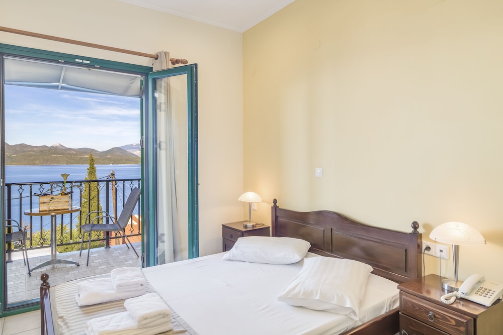 Vergina Star — Hotel rooms in Lefkada, Ionian Islands