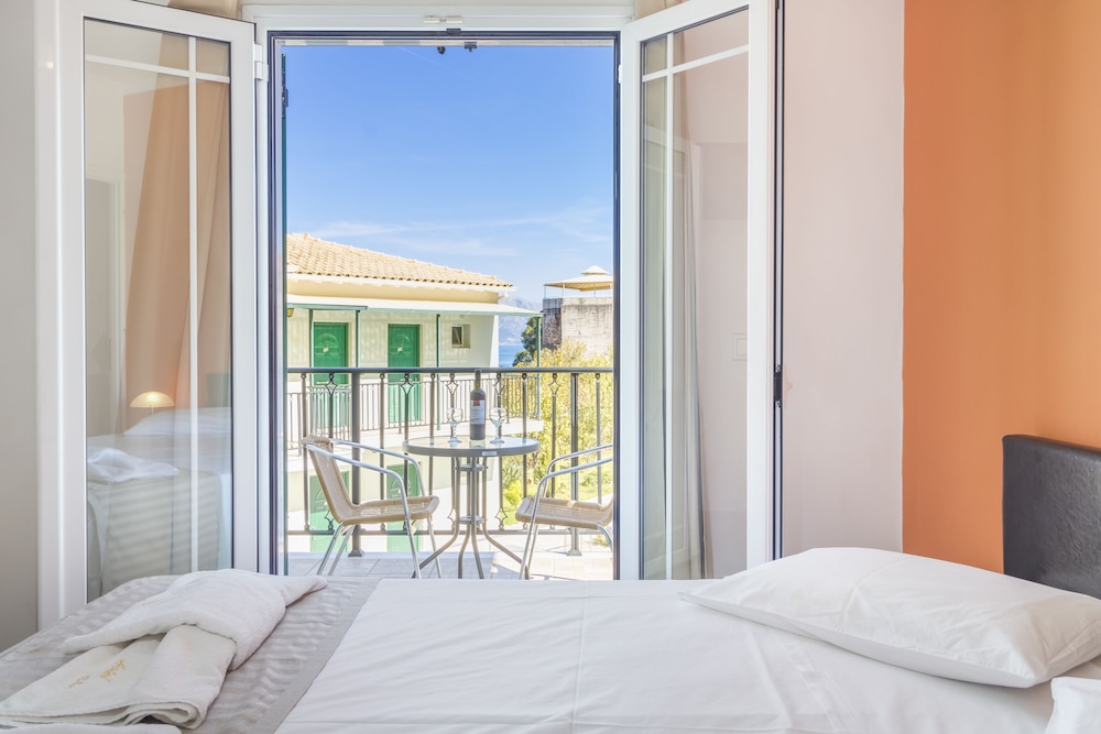 Vergina Star — Hotel rooms in Lefkada, Ionian Islands