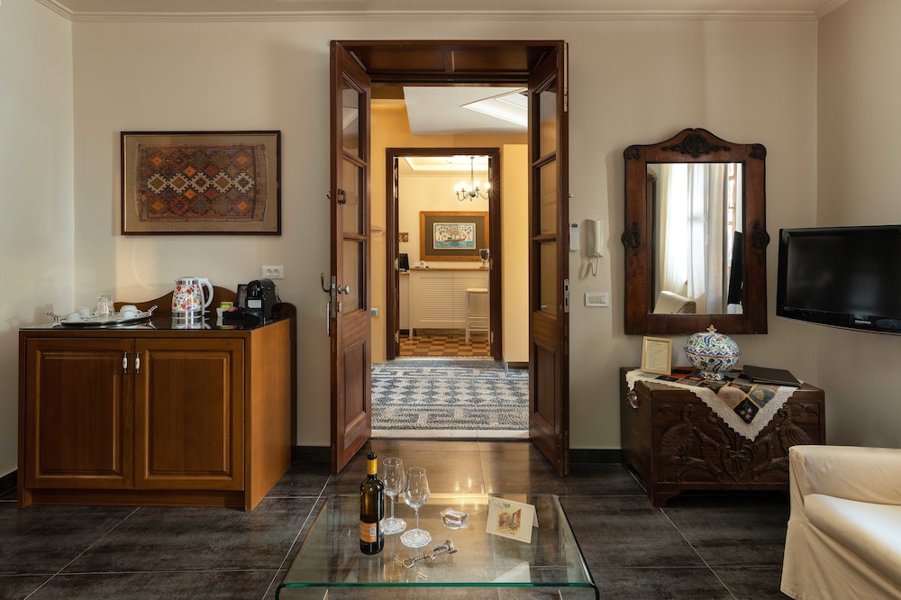 Rodos Niohori Elite Suites — Hotel rooms in Rhodes Town, South Aegean