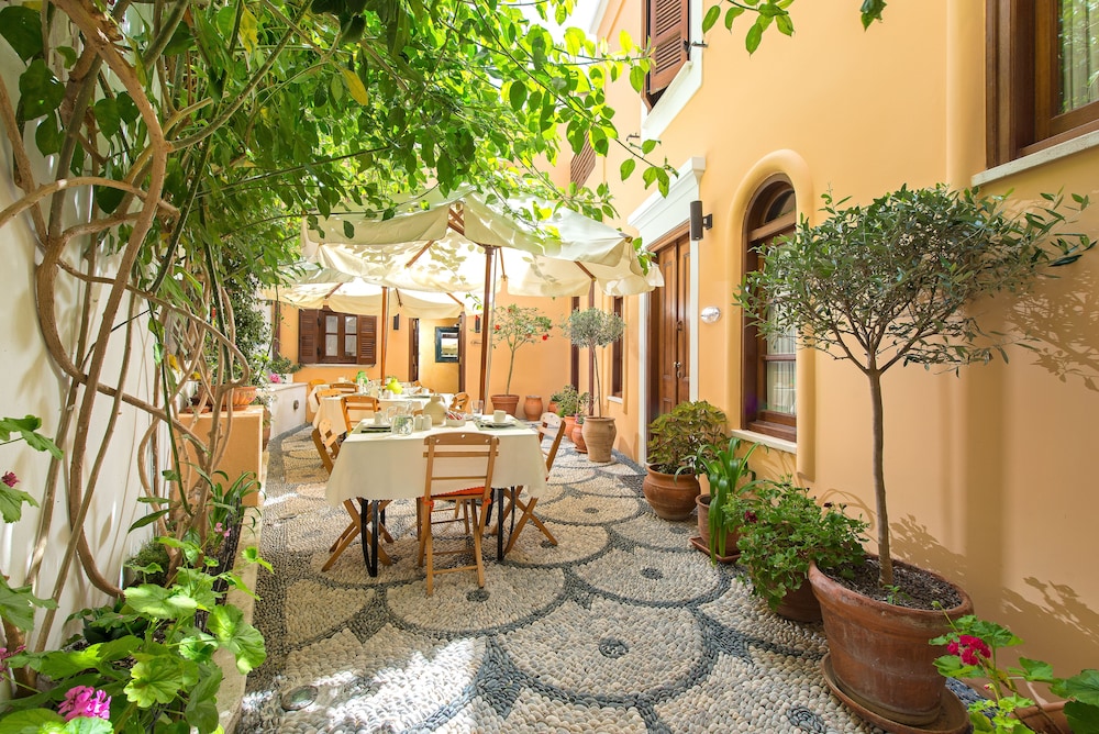 Rodos Niohori Elite Suites — Restaurant & bars in Rhodes Town, South Aegean