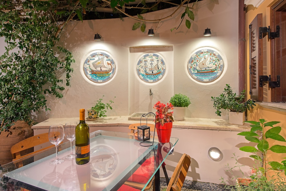 Rodos Niohori Elite Suites — Restaurant & bars in Rhodes Town, South Aegean