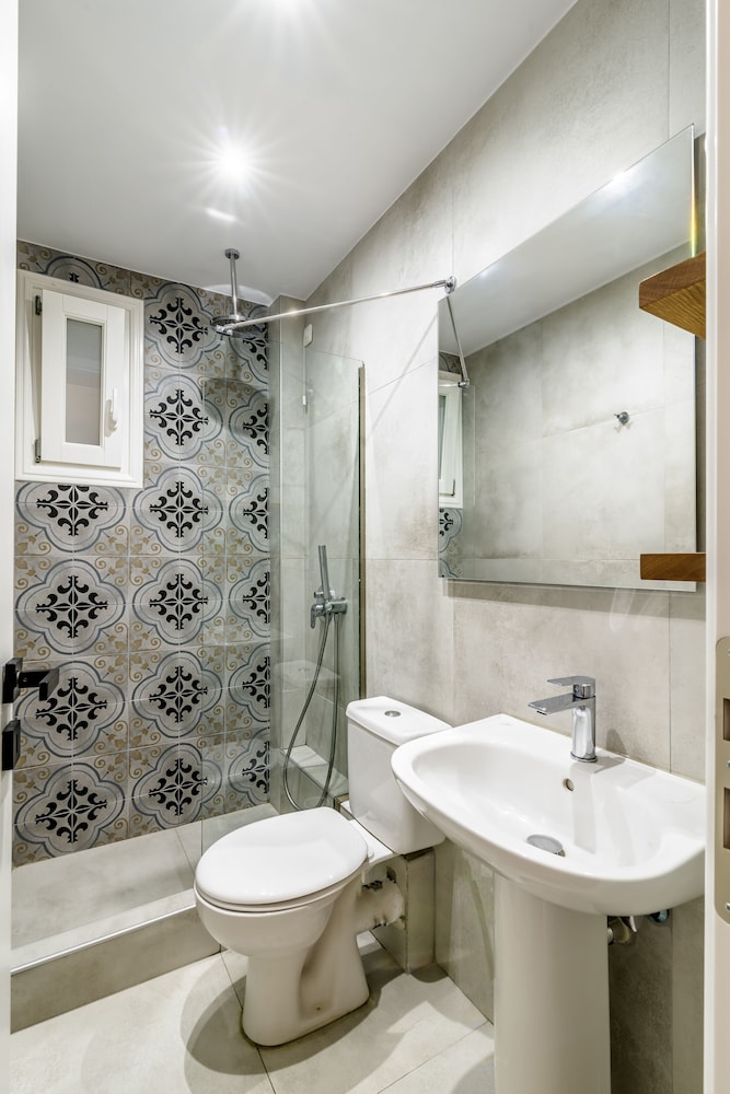 Marianna Hotel — Hotel rooms in Perissa, South Aegean