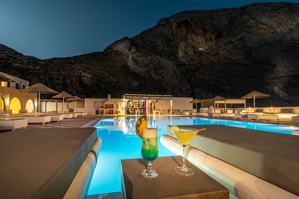 Marianna Hotel — Swimming pool in Perissa, South Aegean