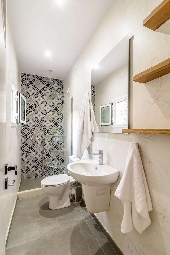 Marianna Hotel — Hotel rooms in Perissa, South Aegean