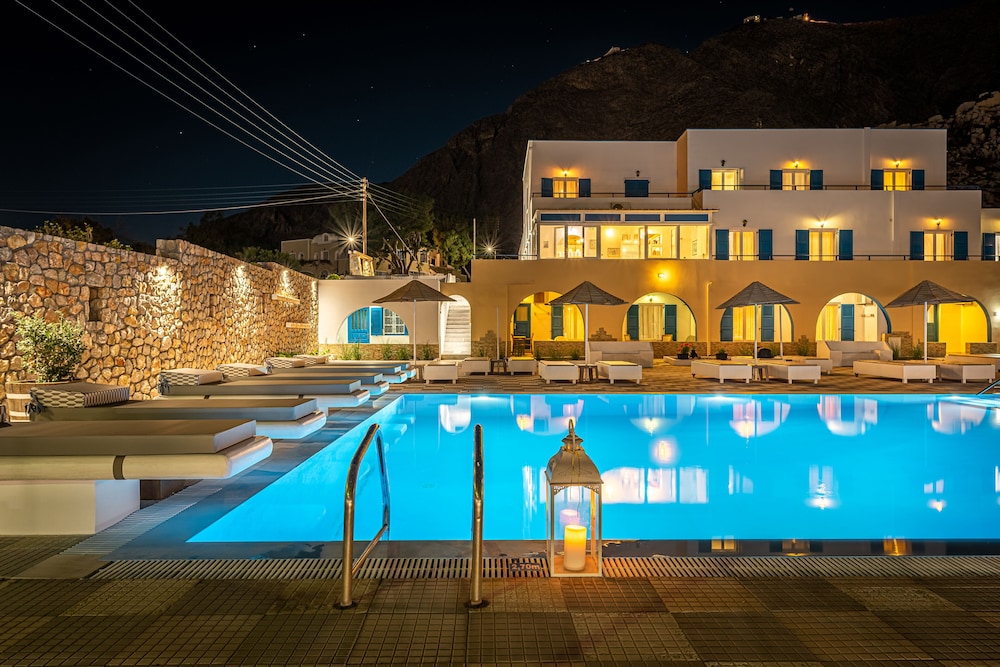 Marianna Hotel — Swimming pool in Perissa, South Aegean