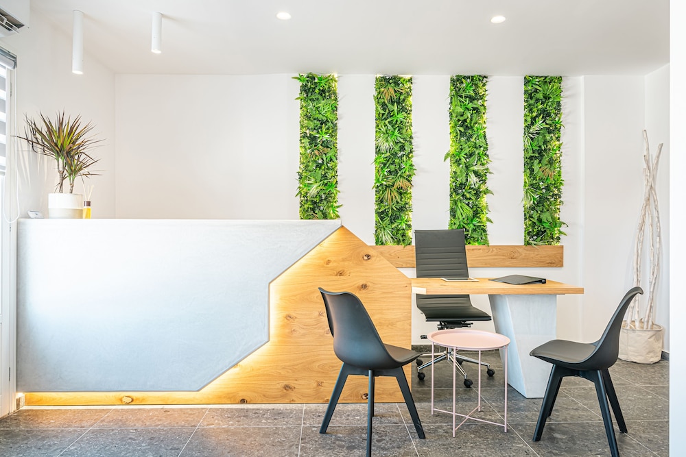 Marianna Hotel — Hotel building in Perissa, South Aegean