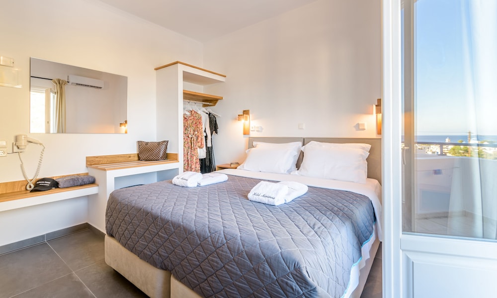 Marianna Hotel — Hotel rooms in Perissa, South Aegean