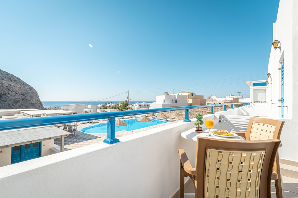 Marianna Hotel — Swimming pool in Perissa, South Aegean
