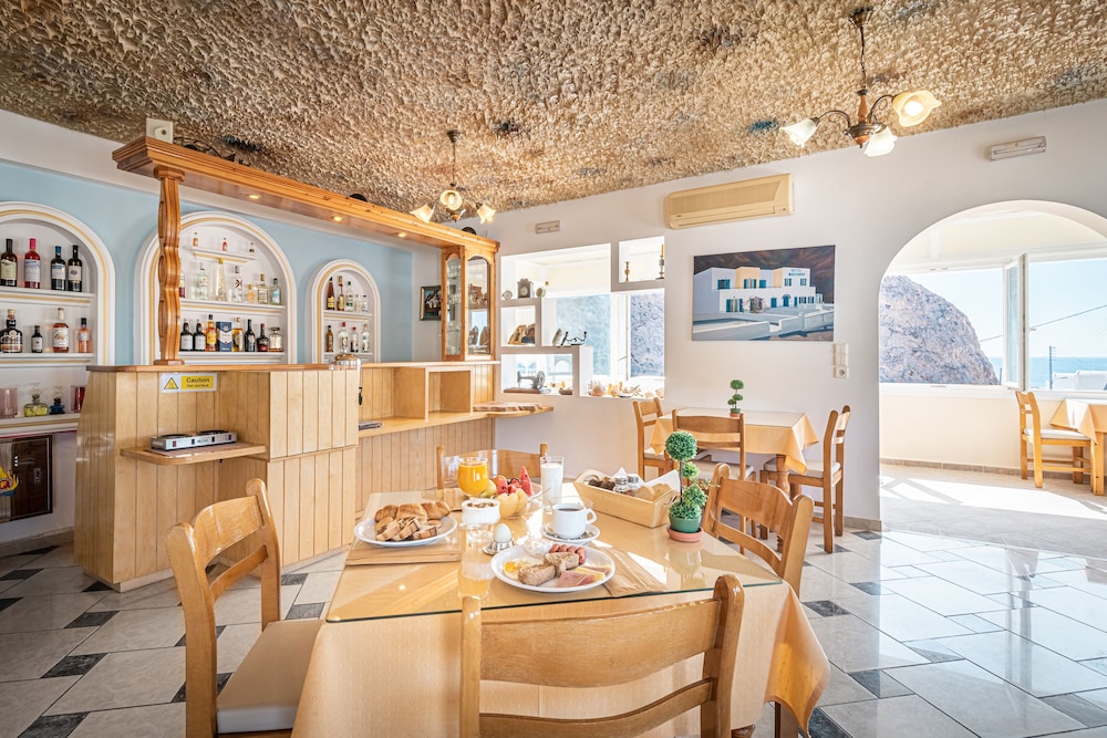 Marianna Hotel — Restaurant & bars in Perissa, South Aegean