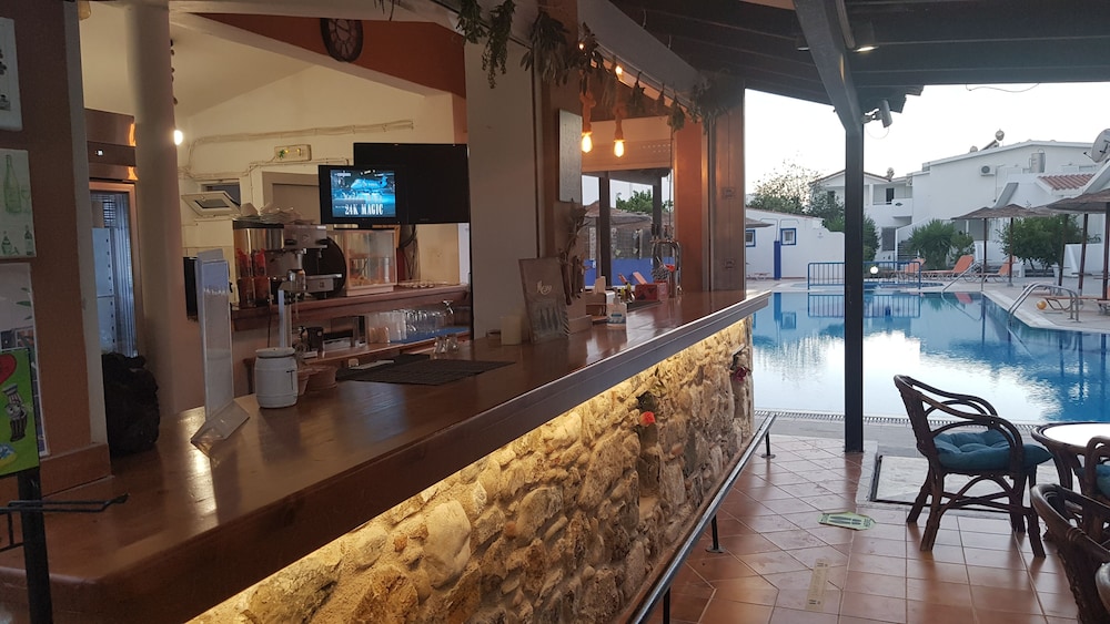 Aspro Spiti — Restaurant & bars in Tigaki, South Aegean