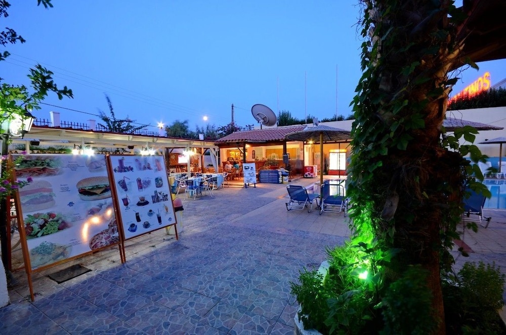 Aspro Spiti — Restaurant & bars in Tigaki, South Aegean