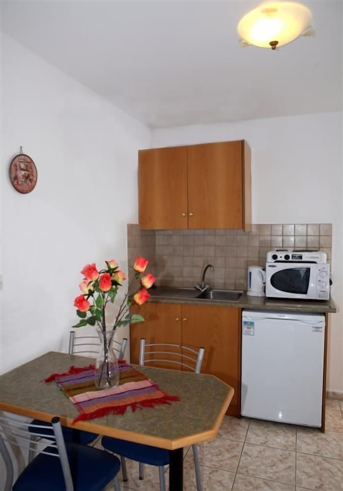 Aspro Spiti — Hotel rooms in Tigaki, South Aegean